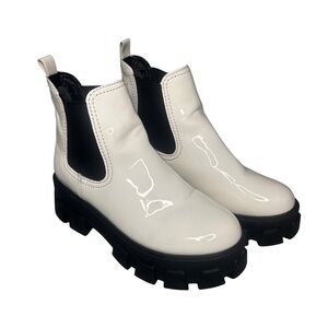 Circus New York White Chelsea Boots Women’s Size 6.5 Faux Leather Ankle Boot